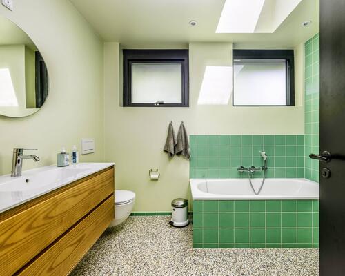 Nyrenoveret og møbleret villa | København S