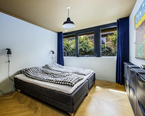 Nyrenoveret og møbleret villa | København S