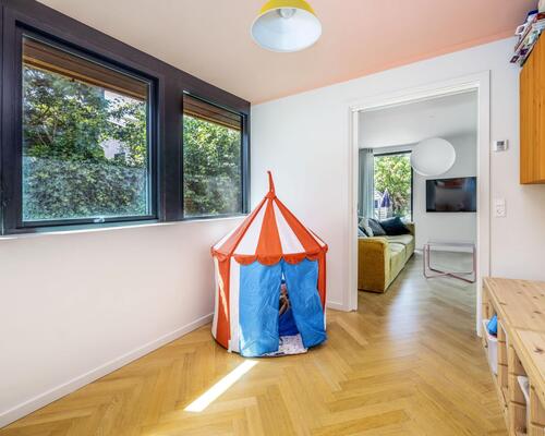 Nyrenoveret og møbleret villa | København S