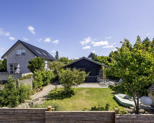 Nyrenoveret og møbleret villa | København S
