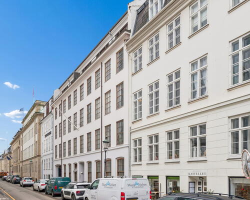 Kæmpe terrasse, altan og 2 badeværelser midt i indre by