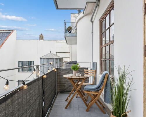 Kæmpe terrasse, altan og 2 badeværelser midt i indre by