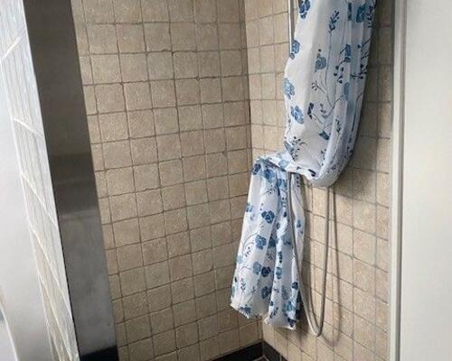 Skønt byhus i to plan - centralt i Hadsten og tæt på Århus