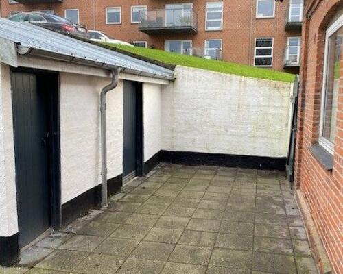 Skønt byhus i to plan - centralt i Hadsten og tæt på Århus