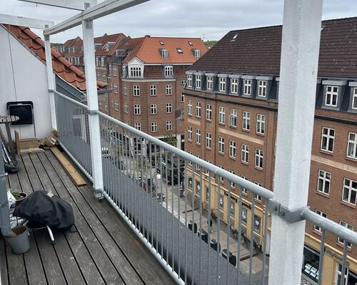 Værelse på Trøjborg – tæt på universitetet og centrum