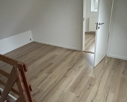 FLOT, NYISTANDSAT 2-værelses ende-rækkehus