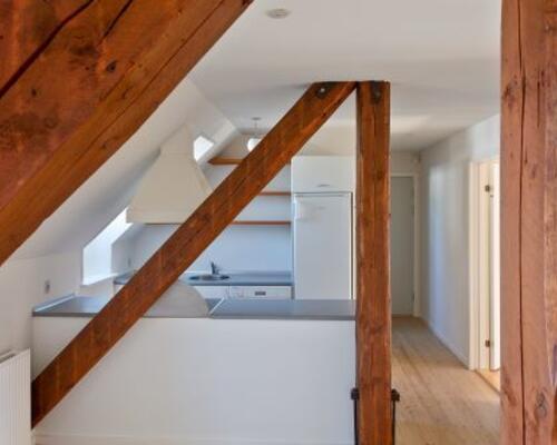 Charmerende 3-værelses lejlighed med altan - midt i Herning.