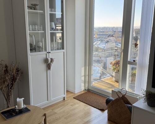 Lys og moderne 2-værelses lejlighed med altan udlejes i Aarhus C