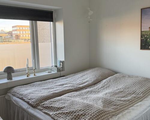 Lys og moderne 2-værelses lejlighed med altan udlejes i Aarhus C