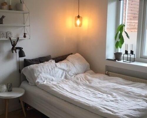 Delevenlig 2-værelses lejlighed med egen altan