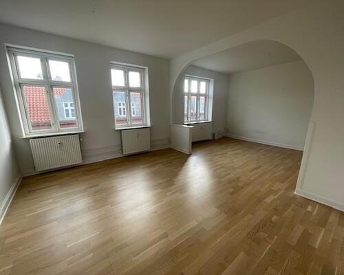 Vejle - Centrum, lys 2-3vær m balkon