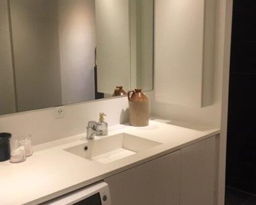 Delevenlig 2-værelses lejlighed med egen altan