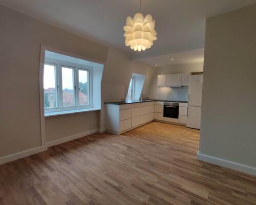 Nyrenoveret dejlig lys lejlighed | Charlottenlund