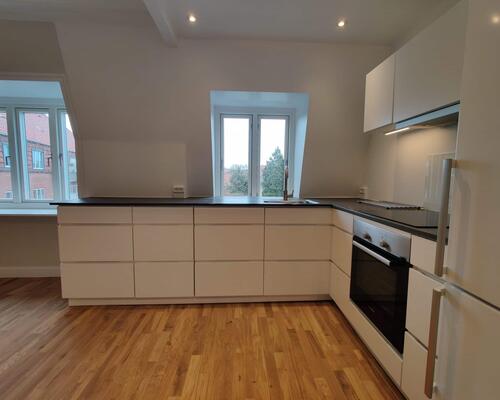 Nyrenoveret dejlig lys lejlighed | Charlottenlund