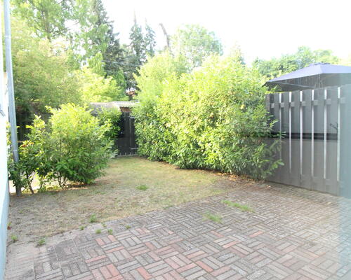 2-etages bolig med egen have og åben planløsning