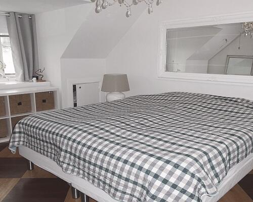 Møbleret luksus lejlighed roligt og centralt beliggende i eftertragtet kvarter tæt ved havnebassinet og Nyhavn.