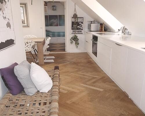 Møbleret luksus lejlighed roligt og centralt beliggende i eftertragtet kvarter tæt ved havnebassinet og Nyhavn.