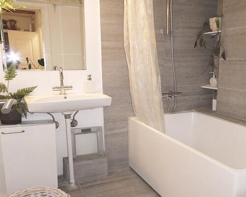 Møbleret luksus lejlighed roligt og centralt beliggende i eftertragtet kvarter tæt ved havnebassinet og Nyhavn.