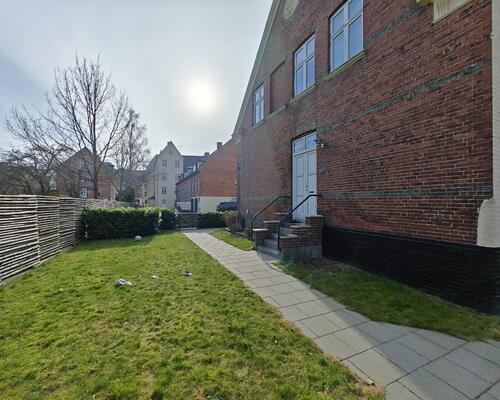 Skøn villalejlighed med have | Hellerup