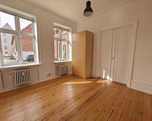 Skøn villalejlighed med have | Hellerup