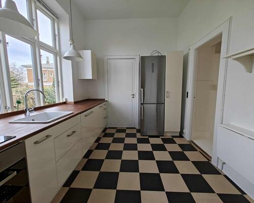 Skøn villalejlighed med have | Hellerup