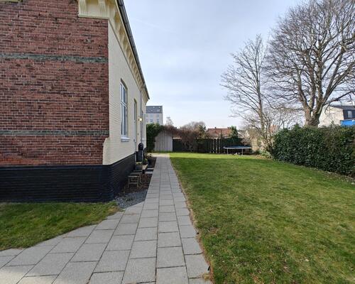 Skøn villalejlighed med have | Hellerup