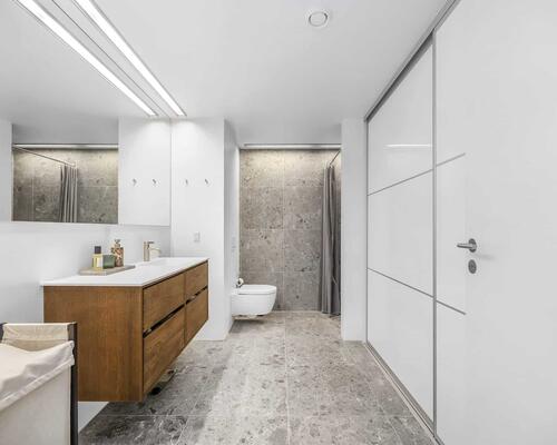 Flot lys lejlighed med vandudsigt | København Ø