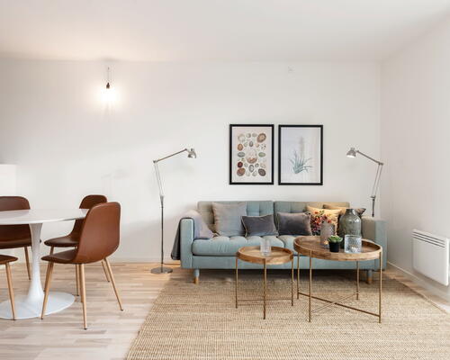 Moderne bolig med tre værelser og privat terrasse. Skræddersyet til dig over 50 år uden hjemmeboende børn