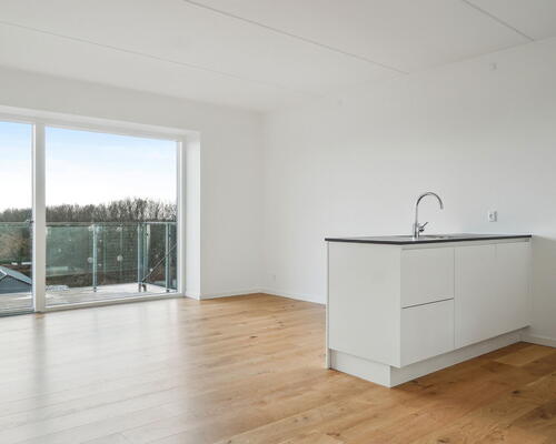 Moderne 3-værelses lejlighed med nyt moderne køkken og med god terrasse ud til gården - Ingen bindingsperiode!