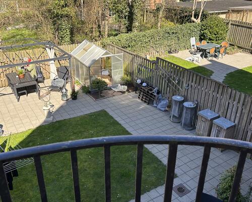 Stor, flot og nyere renoveret lejlighed mellem Østerstrand og centrum