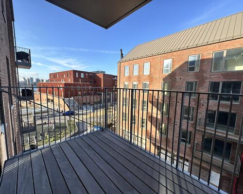 Moderne 3-værelses lejlighed med altan og udsigt