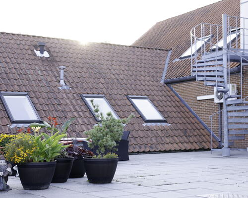 God stor 2 vær. lejebolig på 85 m2. oven på Ølby Centeret