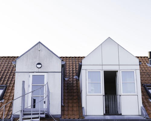 God stor 2 vær. lejebolig på 85 m2. oven på Ølby Centeret
