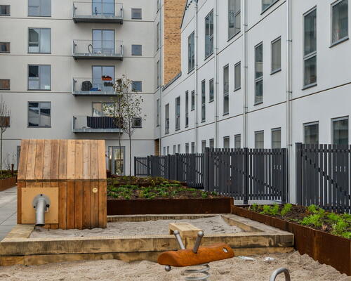 Stor og rummelig 3-værelses lejlighed med god altan og stort badeværelse