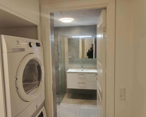 Lyst rækkehus på 109 m2 med have, egen indkørsel og moderne indretning – husdyr tilladt