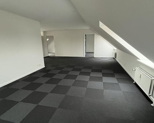 Stor 3 vær. lejebolig på 141 m2 med stort åbent køkken-alrum