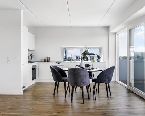 Flot 3 værelses lejlighed med altan