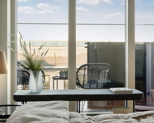 Skøn 2-værelses lejlighed med stor altan i et moderne byggeri