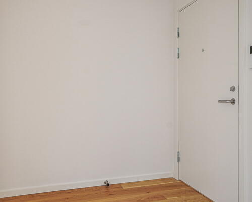 Dejlig lys 4-værelses lejlighed med altan,  gulvarme i hele boligen og moderne køkken - Ingen bindingsperiode!