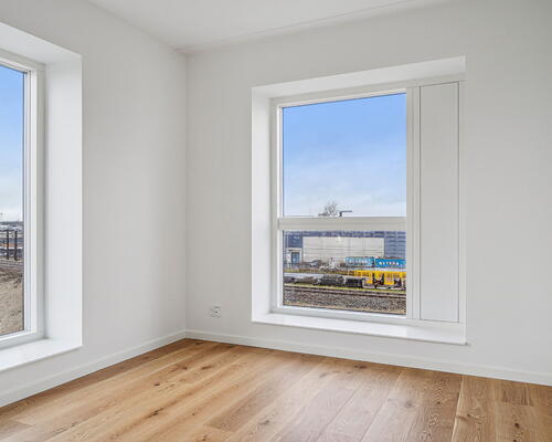 Dejlig lys 4-værelses lejlighed med altan,  gulvarme i hele boligen og moderne køkken - Ingen bindingsperiode!