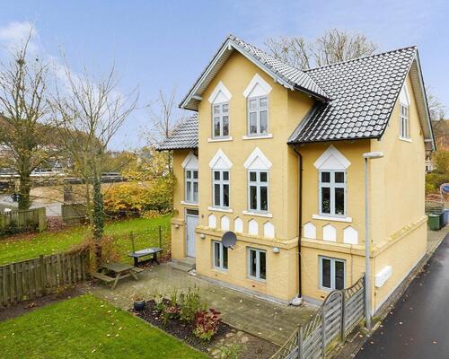 Flot og velholdt lejlighed i hyggelige omgivelser