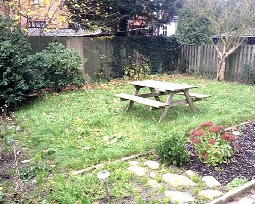 Flot og velholdt lejlighed i hyggelige omgivelser