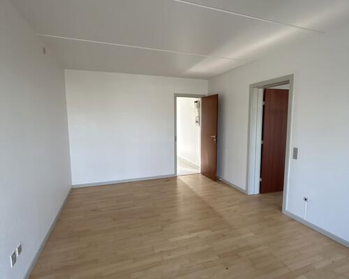 Lys 2-værelses på 49 m2 med altan og parkering – tæt på indkøb, bus og fitness