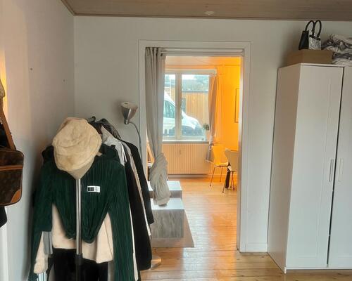 Dejlig lejlighed på en stille villavej