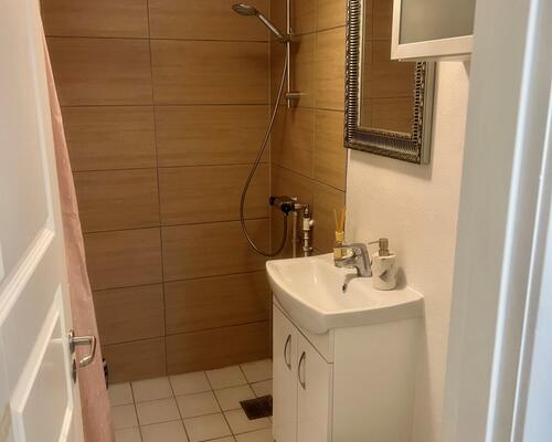 Dejlig lejlighed på en stille villavej