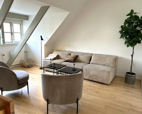 Unik lejlighed i 2 plan med kig til Odense å – 87 Kvm