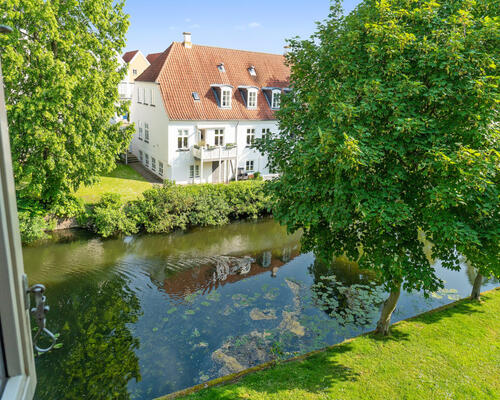 Unik lejlighed i 2 plan med kig til Odense å – 87 Kvm