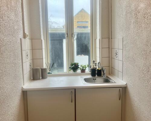 Dejlig lejlighed på en stille villavej