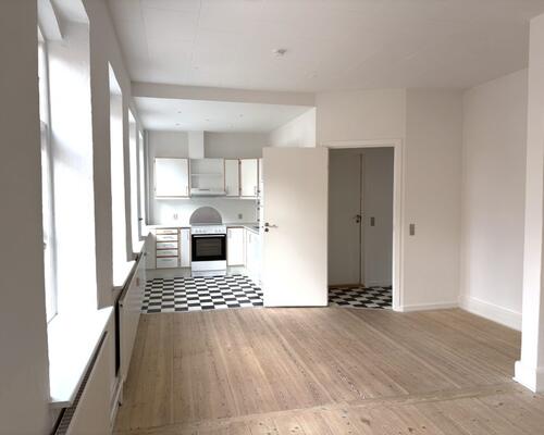 Lækker lys 3 værelses lejlighed på stille lukket vej centralt i Nyborg – 84 Kvm