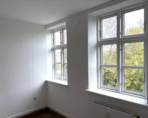 Lækker lys 3 værelses lejlighed på stille lukket vej centralt i Nyborg – 84 Kvm